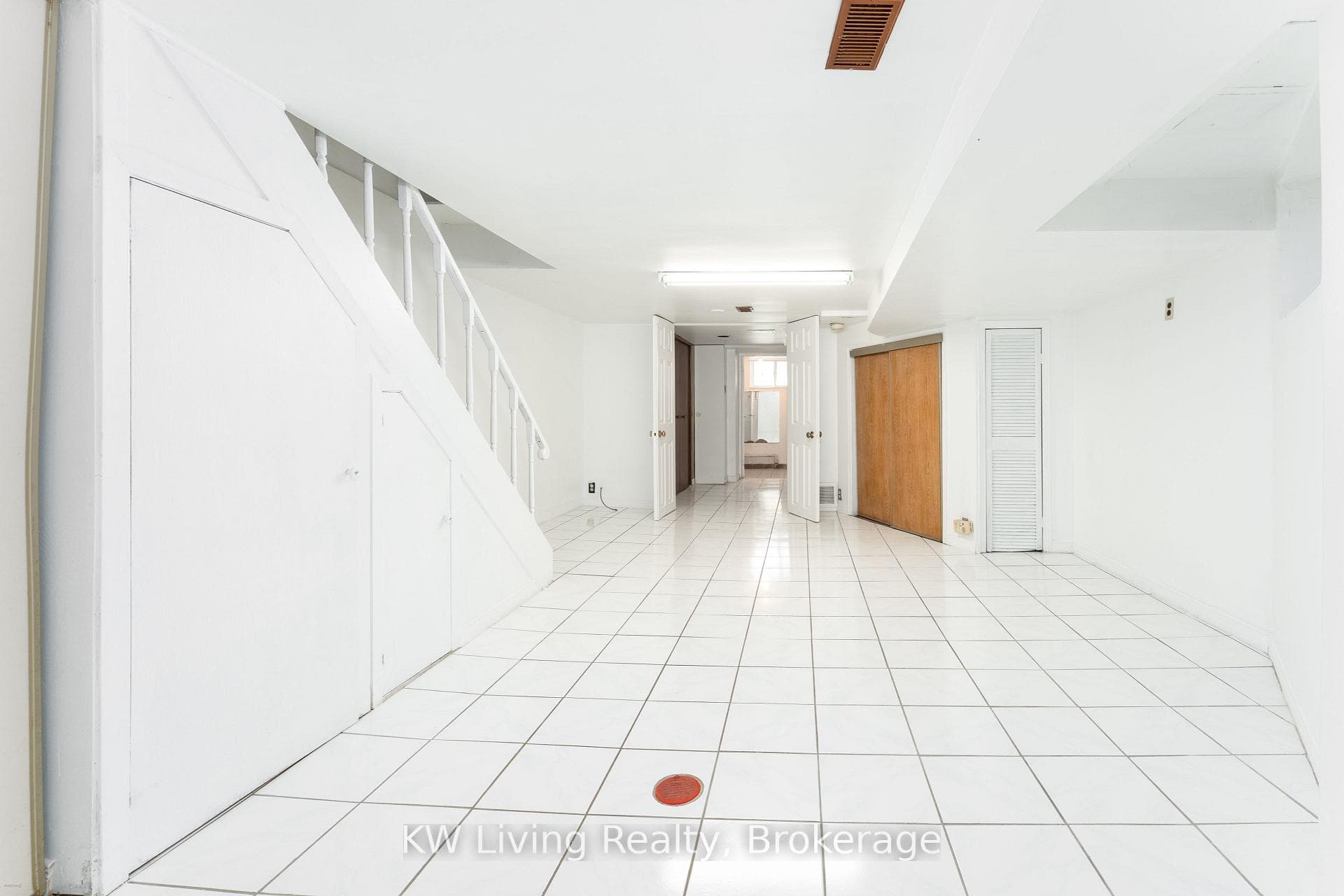 299 Grace Street photo 20