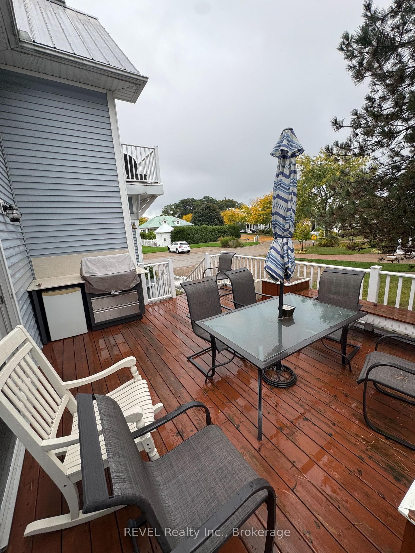 outdoor deck with bbq
