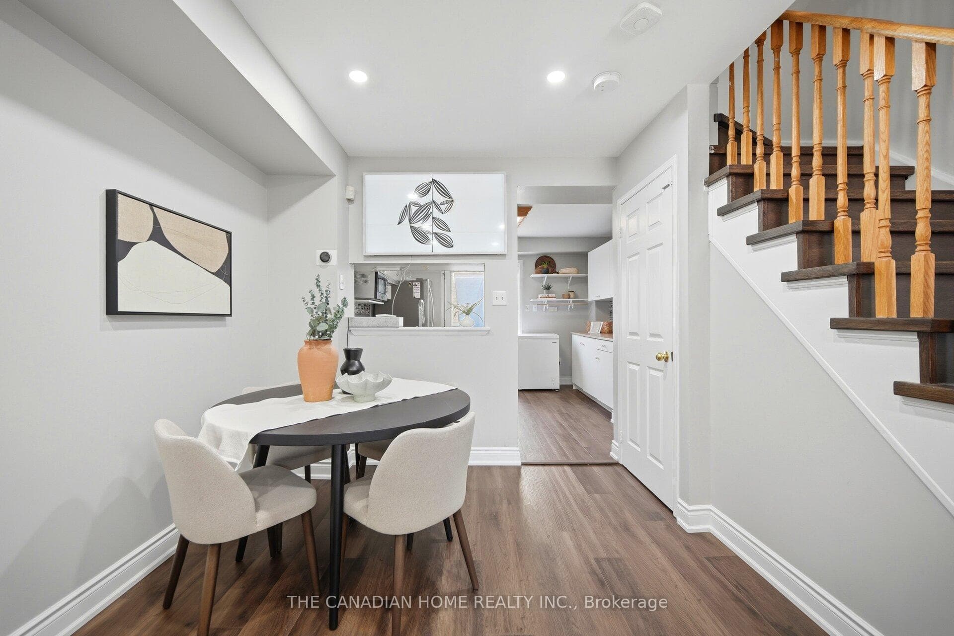 9482 Sheppard Avenue photo 8