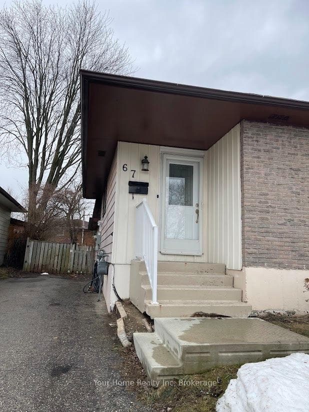 67 Silver Aspen Crescent photo 2