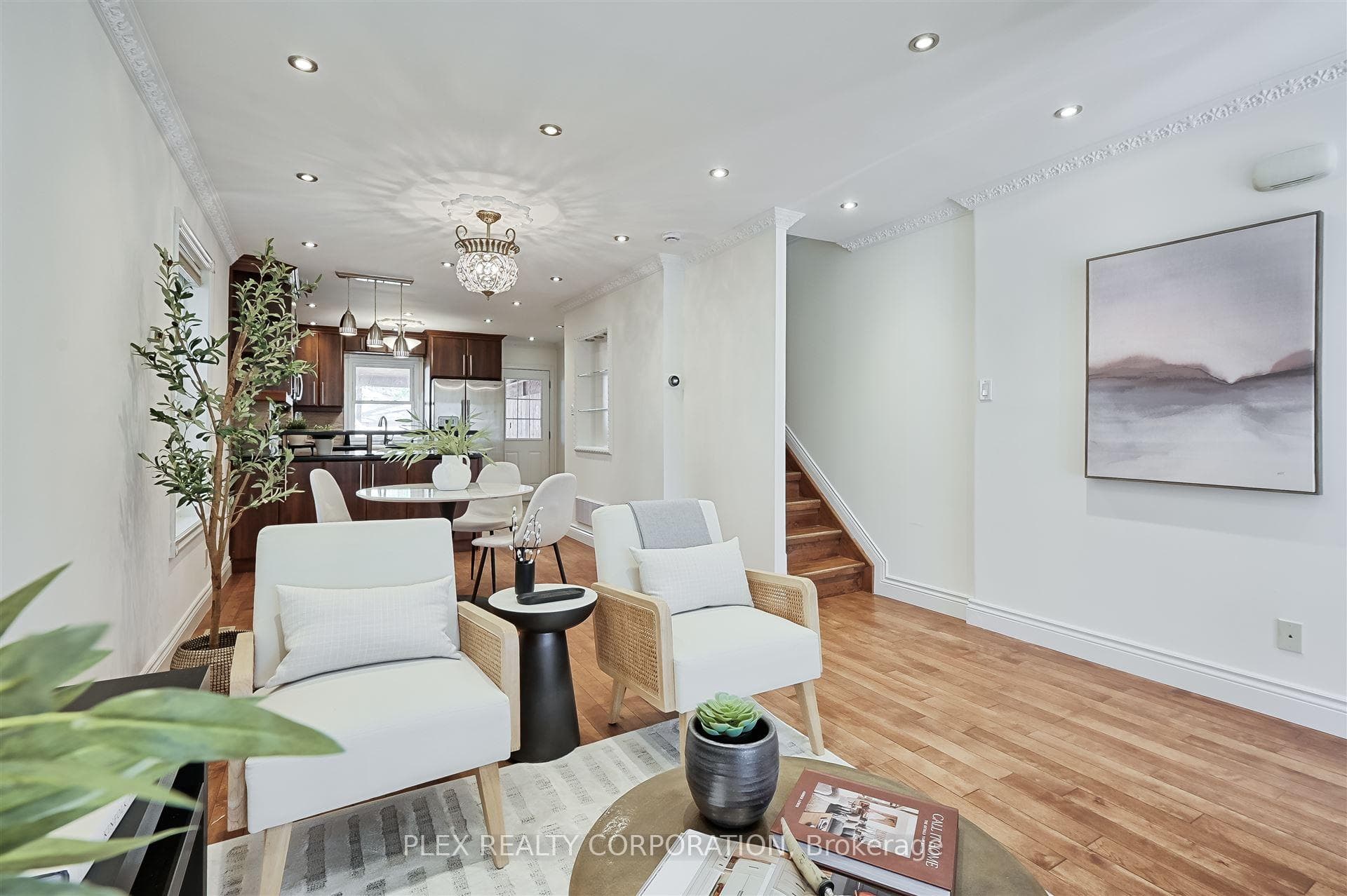 192 Coxwell Avenue photo 5