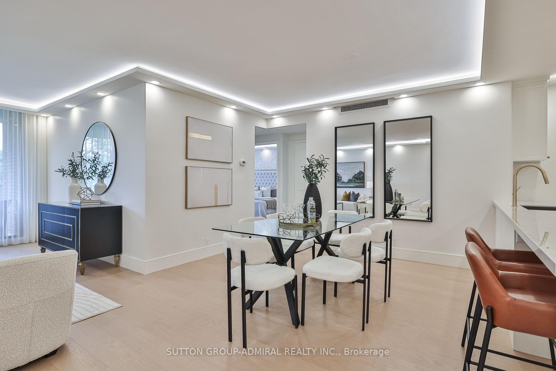 350 Lonsdale Road Unit 402 photo 13