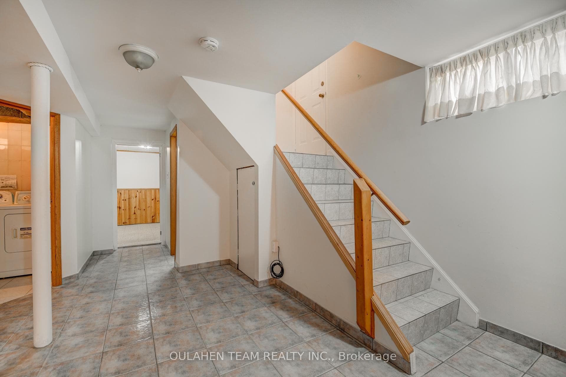 19 Belleglade Court Unit Lower photo 3