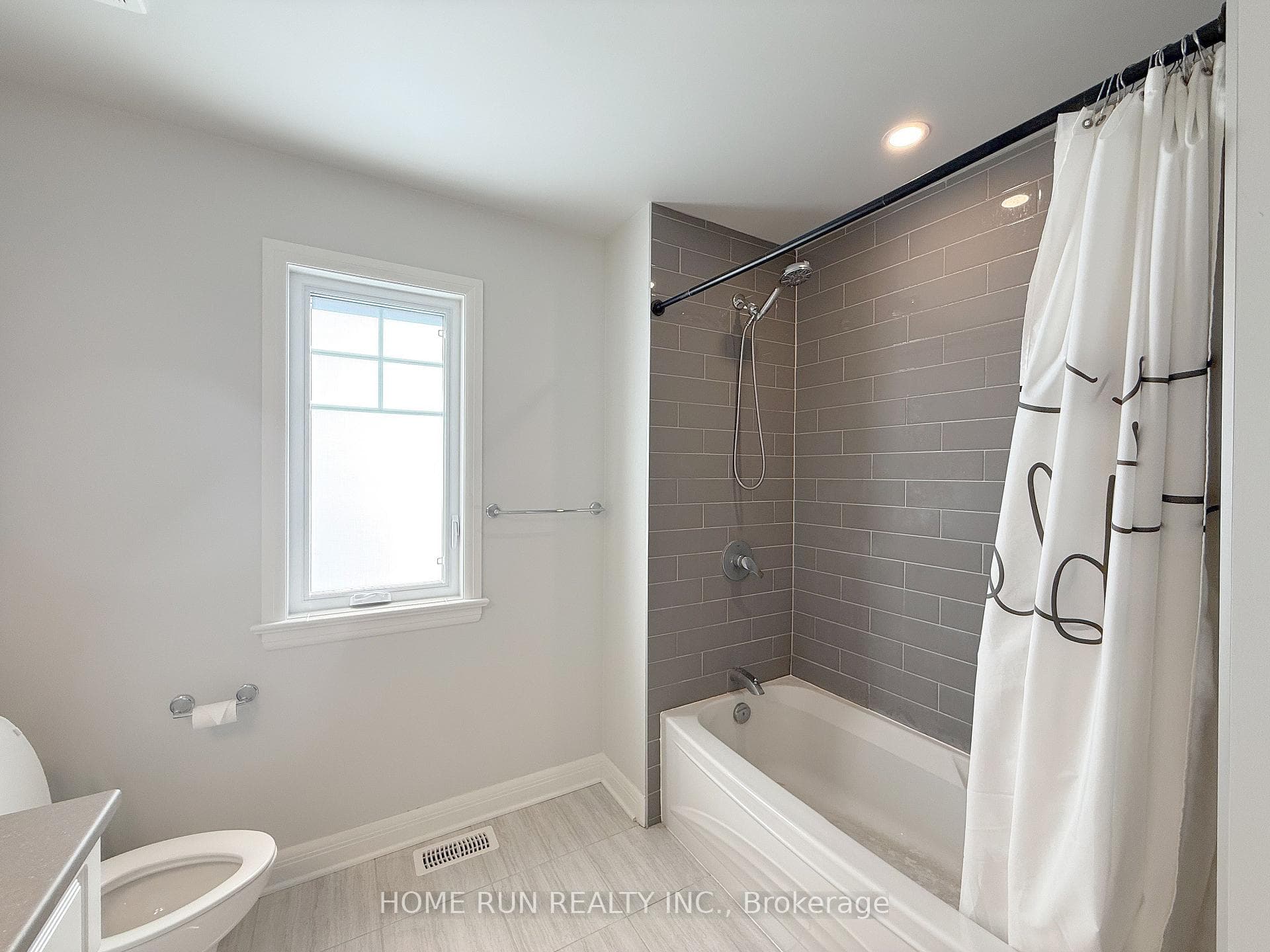 322 Lysander Place photo 38