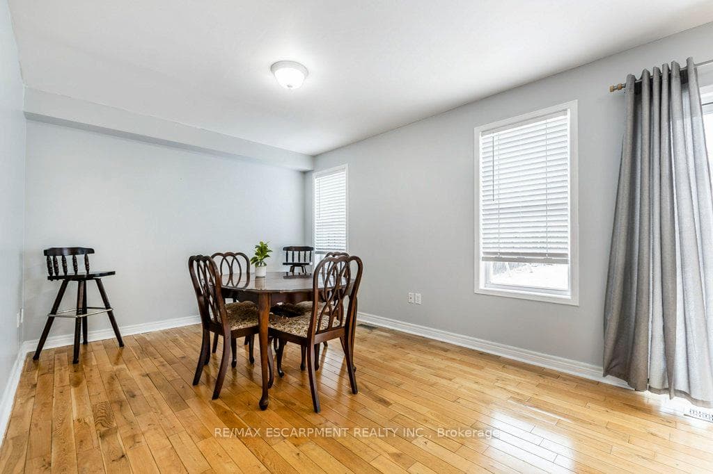 9 LOVELL Crescent photo 9
