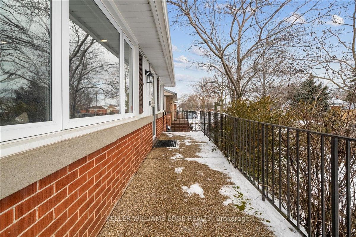 4 Fernwood Crescent photo 5