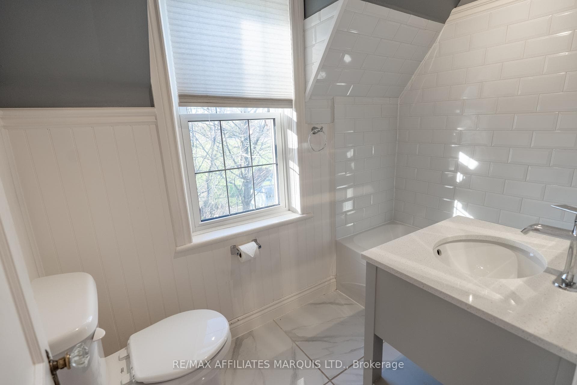 9 OLD ORCHARD Avenue photo 15