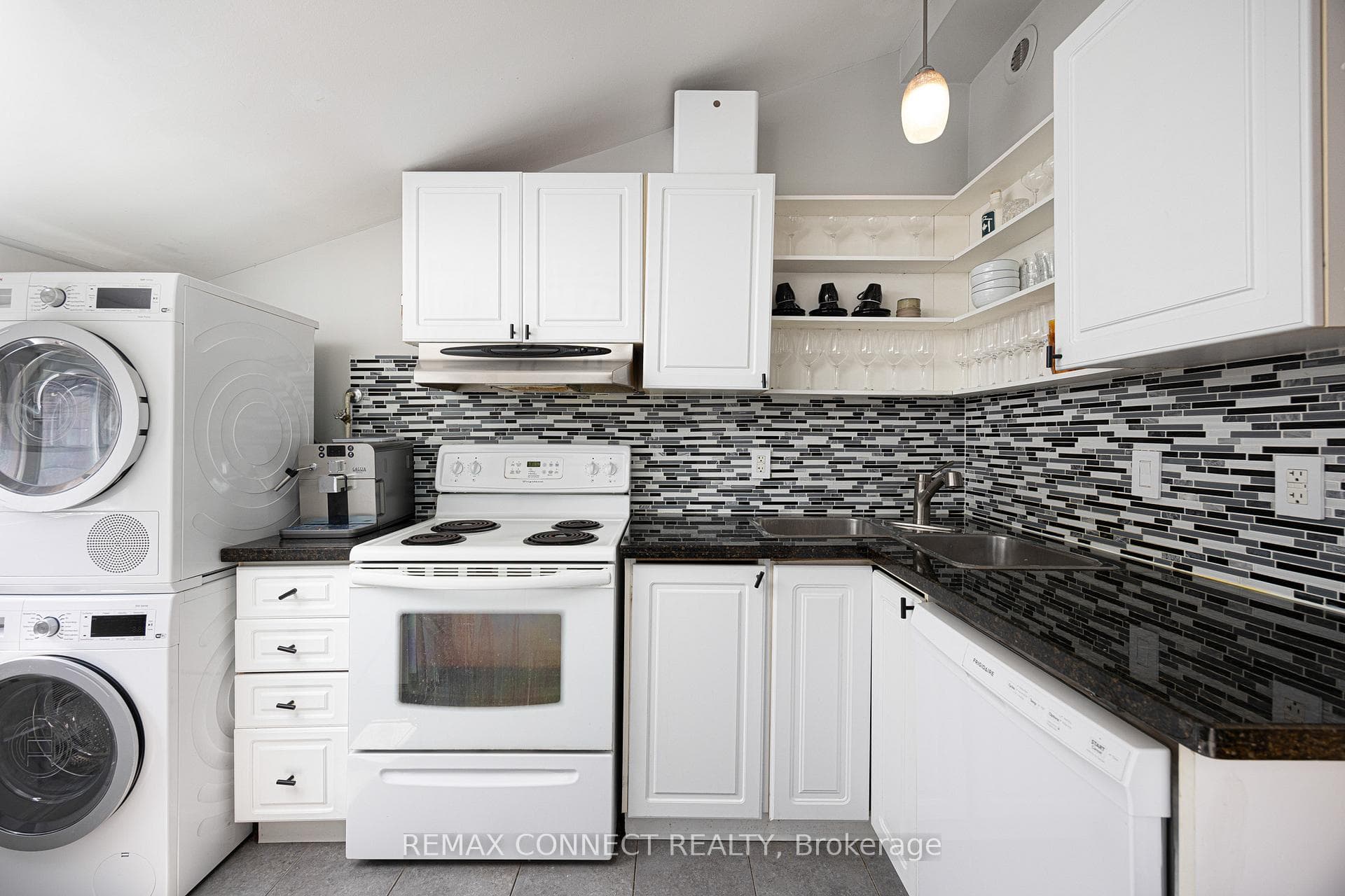 553 King Street photo 13
