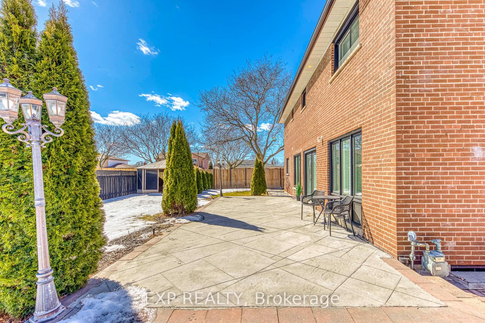 322 Mary Street photo 49