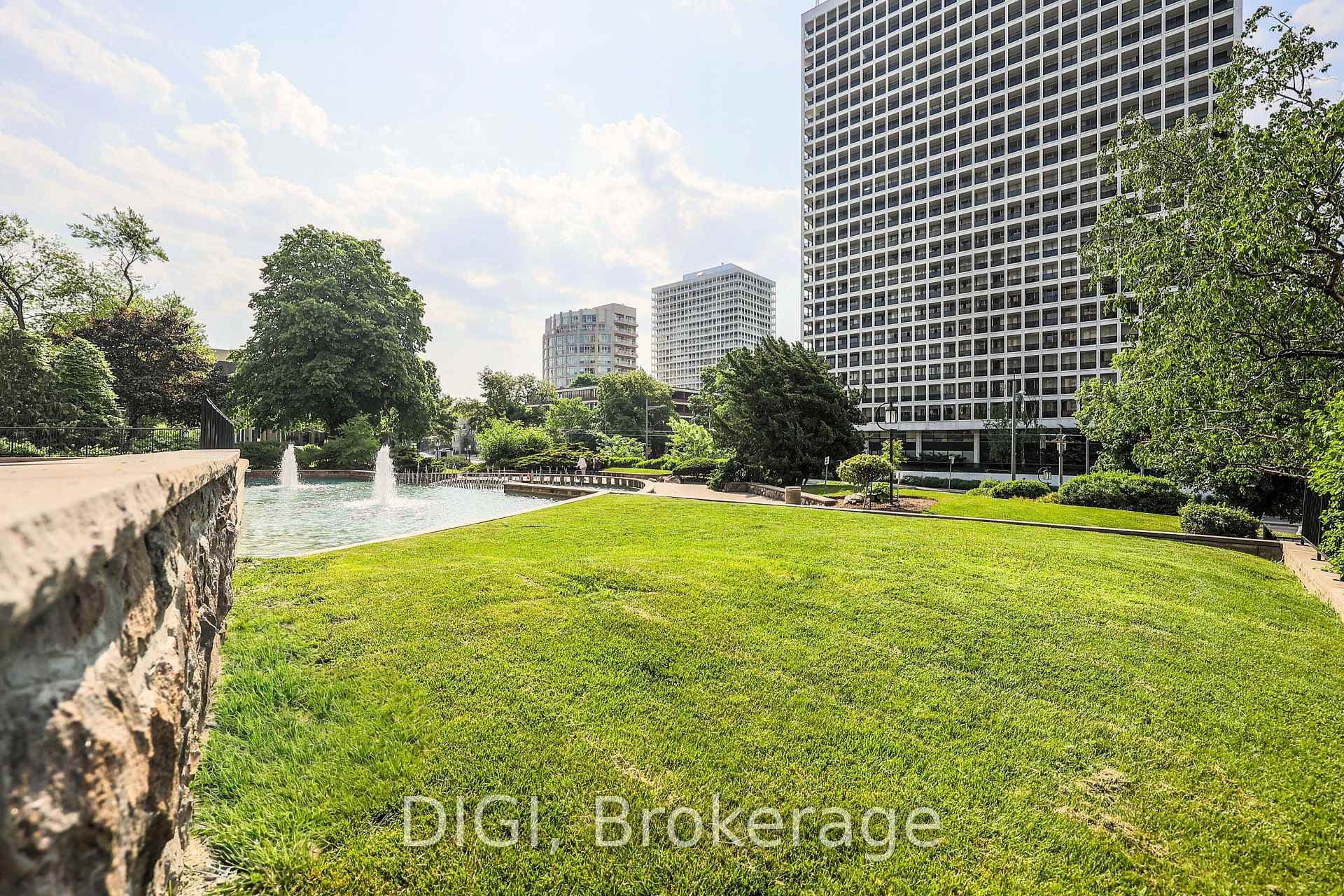 400 Walmer Road Unit PH5 photo 32