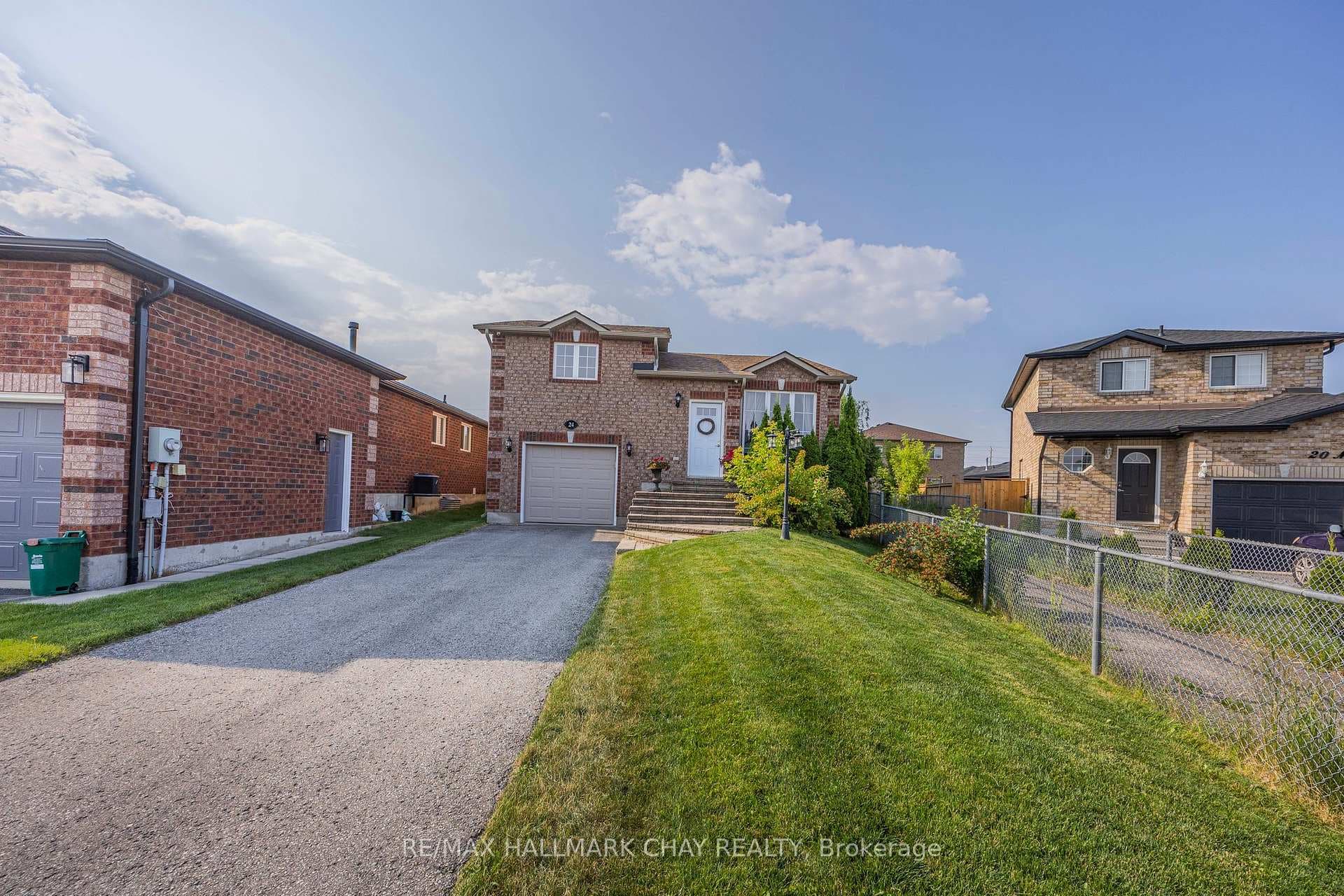 24 Majesty Boulevard photo 3