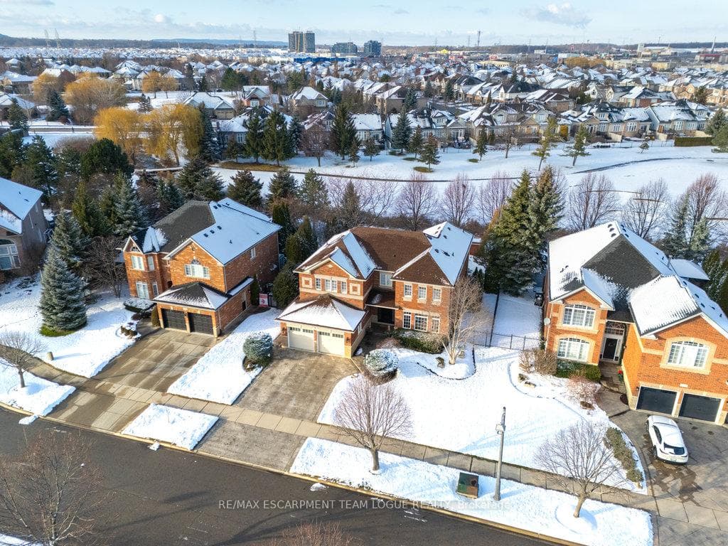 4378 Latimer Crescent photo 50