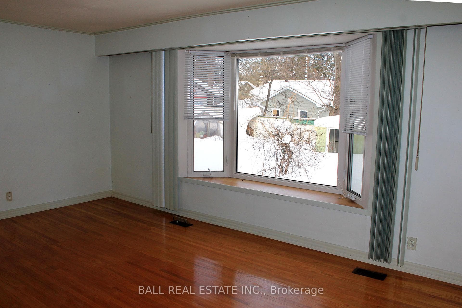 9 Great Oak Street photo 4
