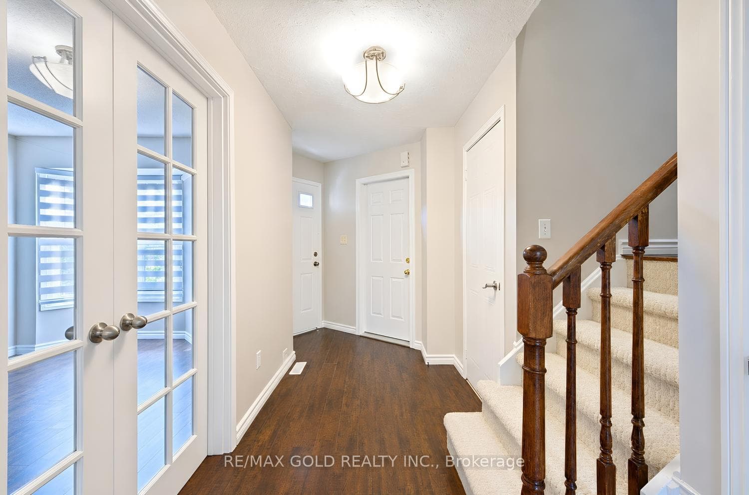 5 Ravenswood Drive photo 6