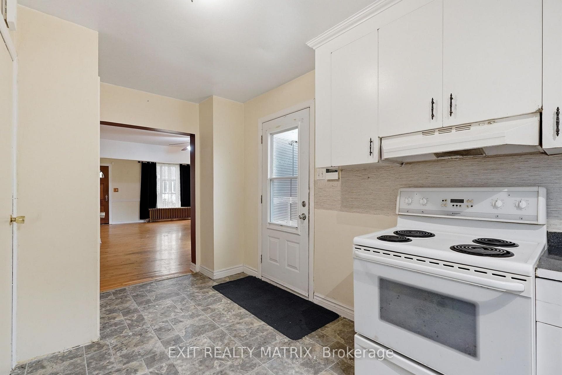 281 Higginson Street photo 12