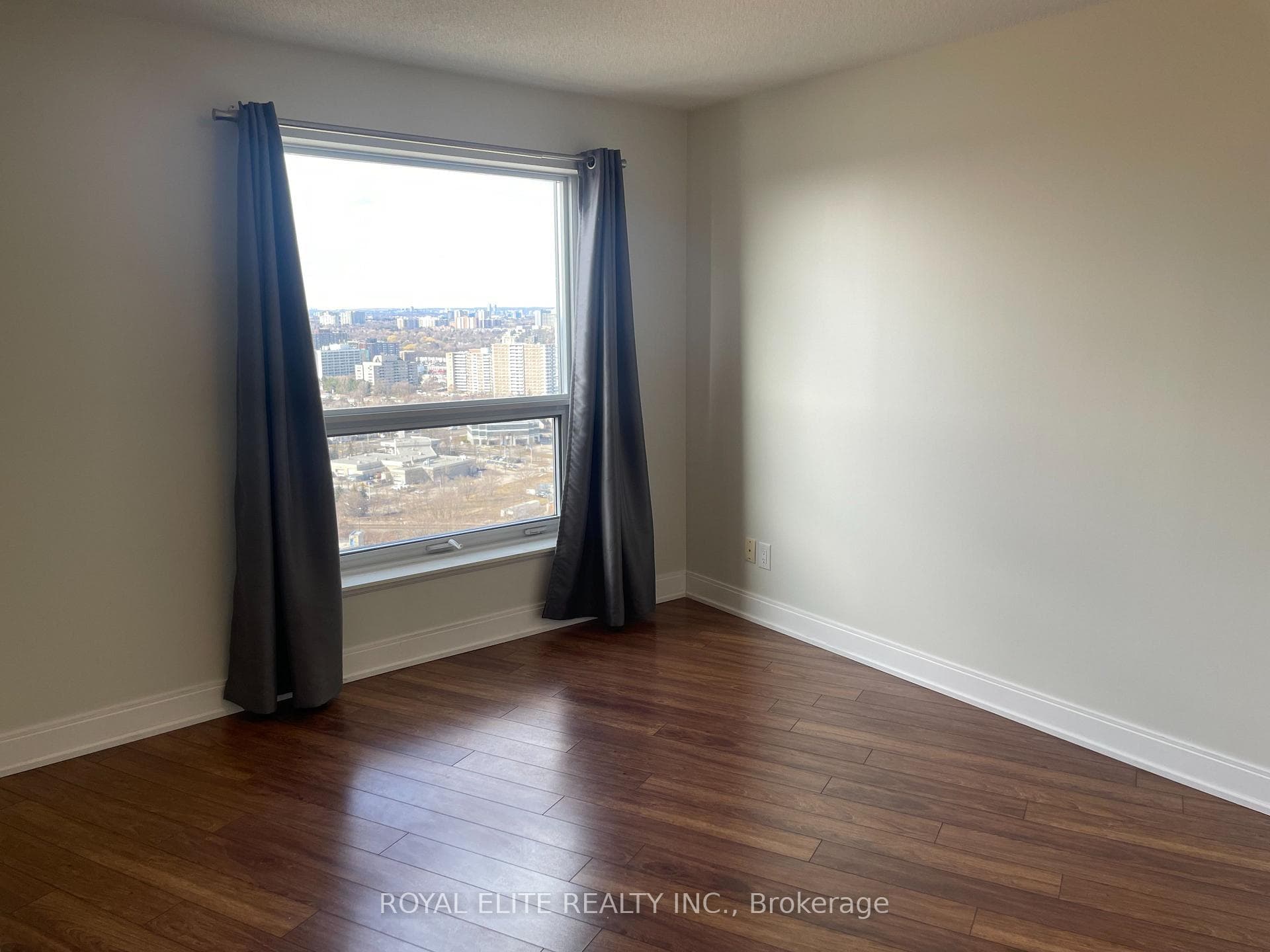135 Village Green Square Unit 2822 photo 5