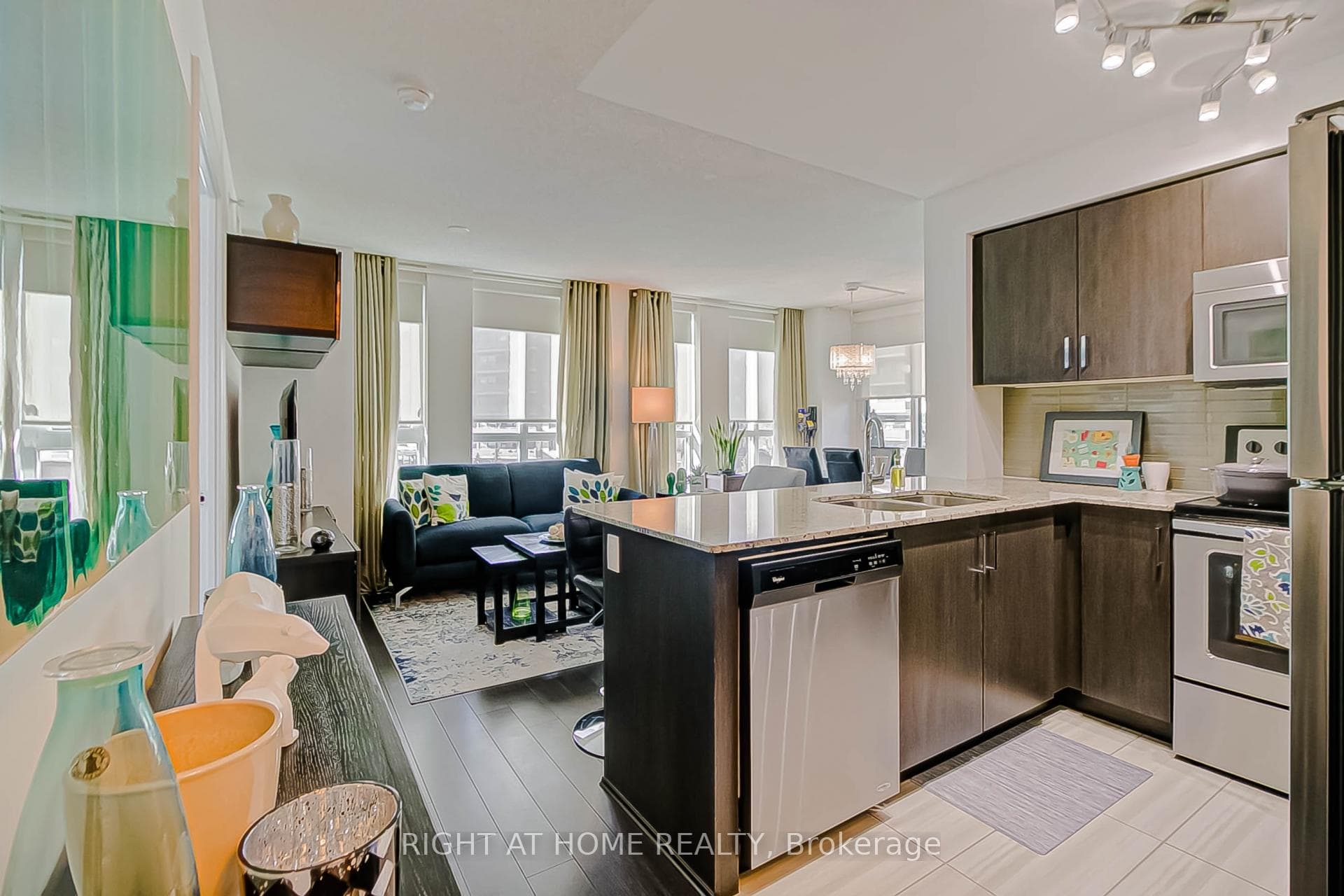 80 Esther Lorrie Drive Unit 319 photo 5
