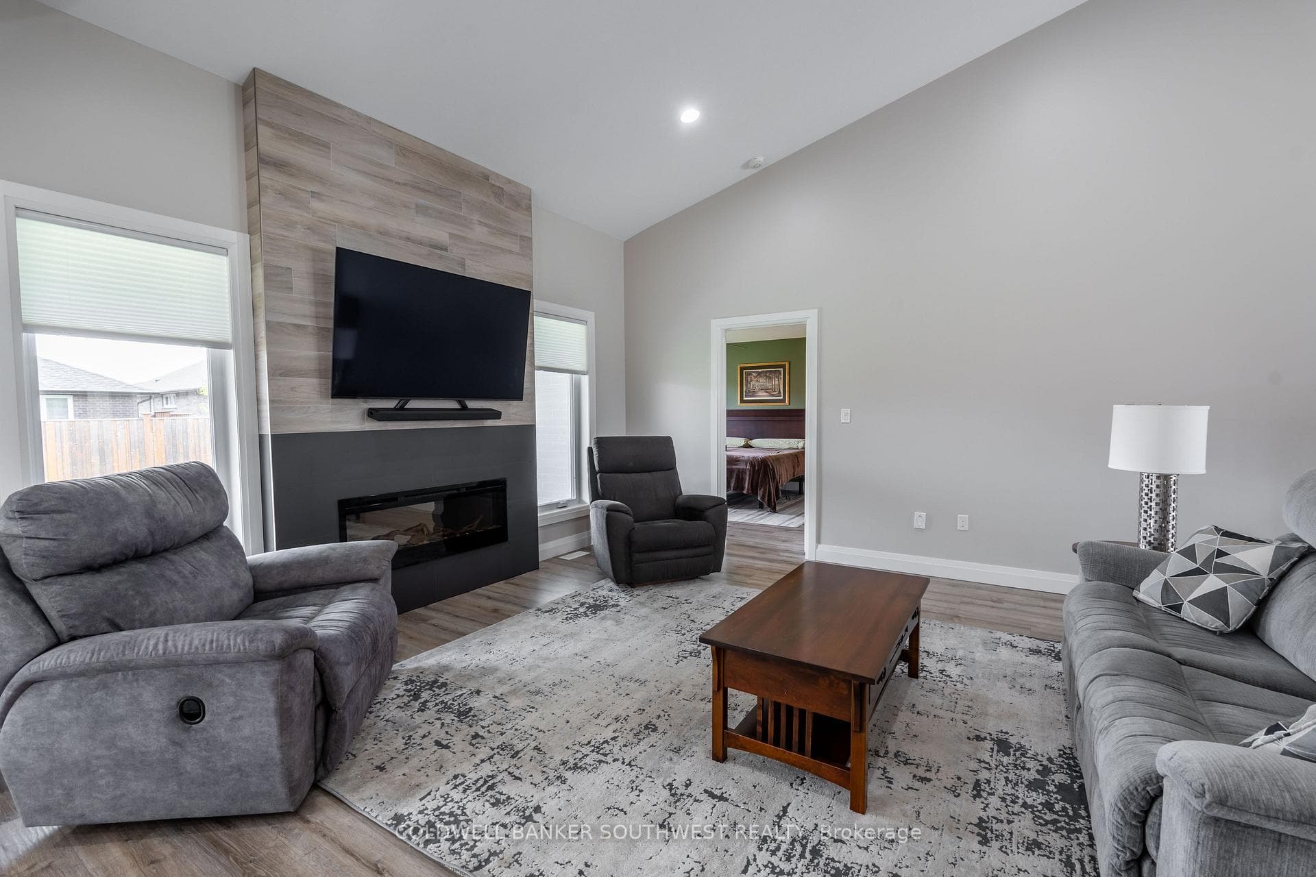432 Lucas Avenue photo 2