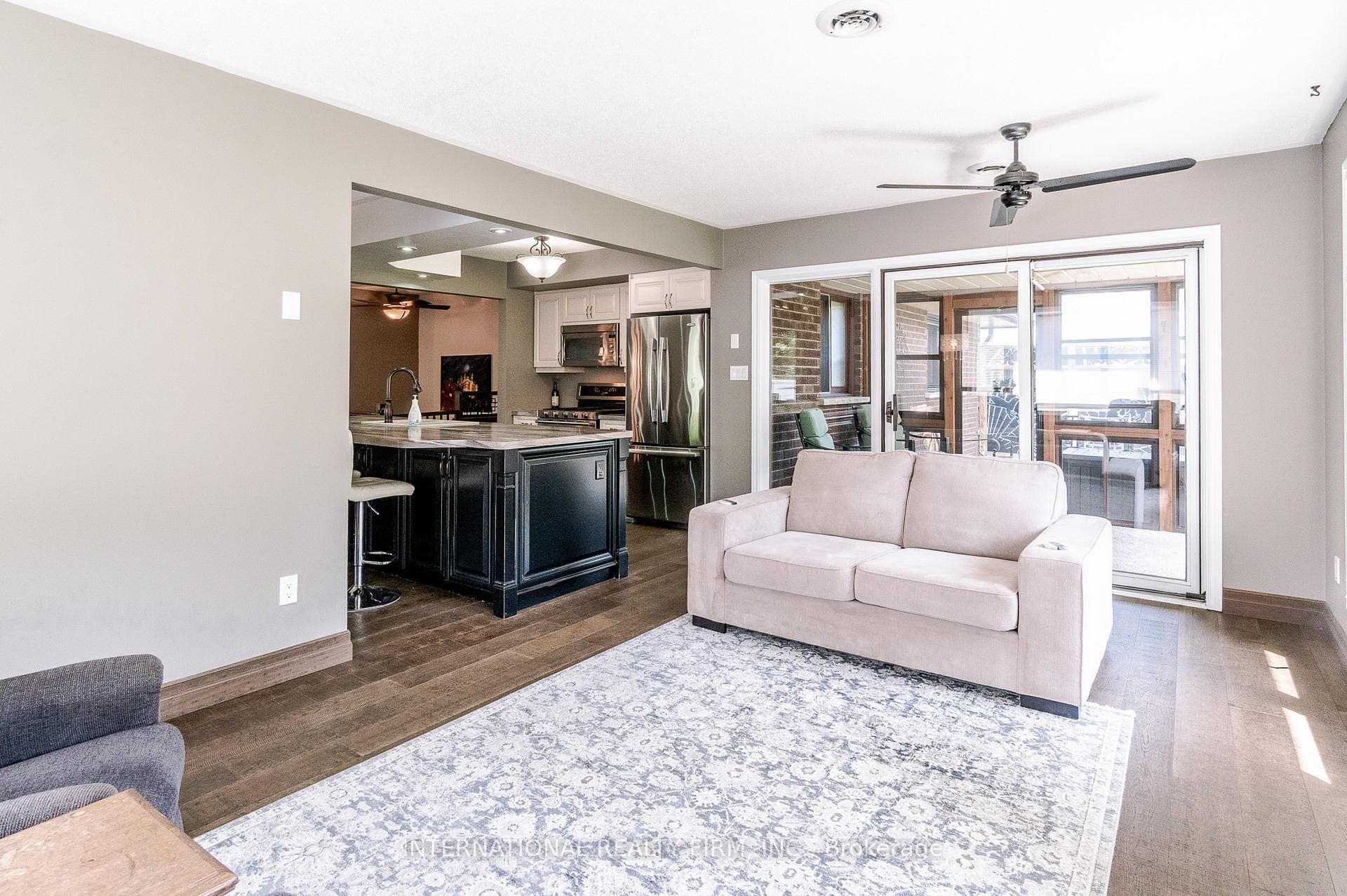 324 Bethune Drive photo 11