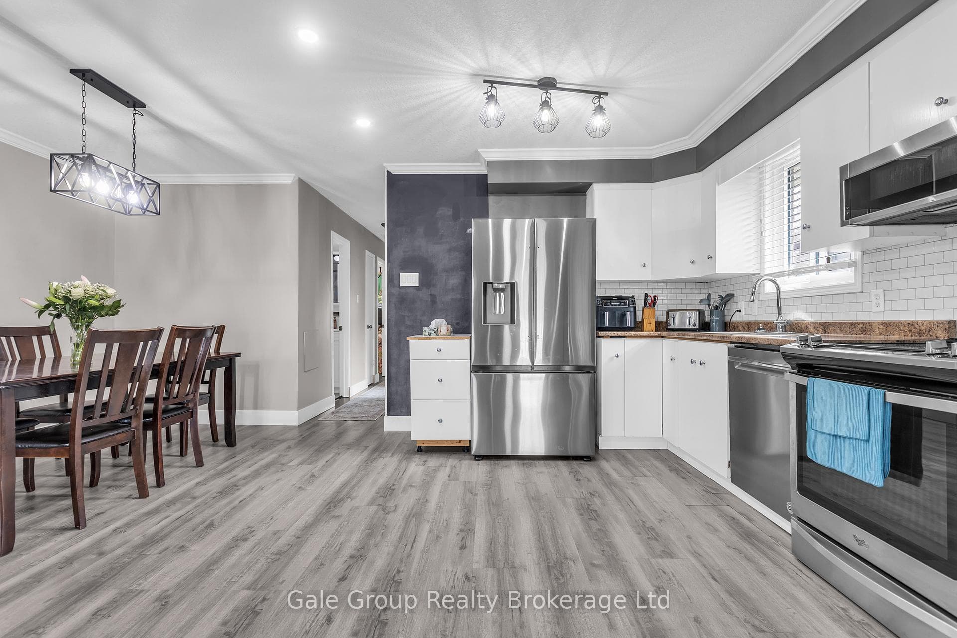 1137 Pearson Drive photo 3
