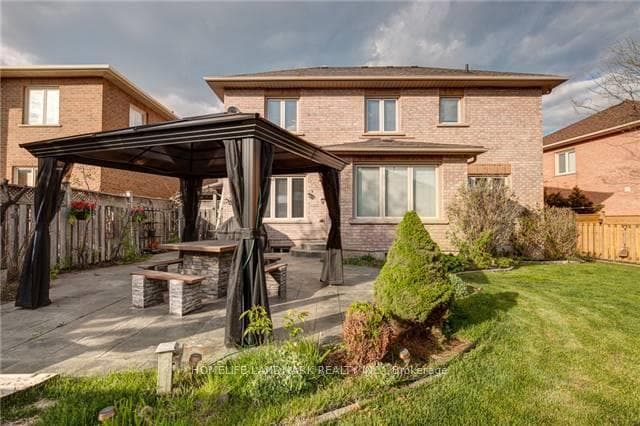 1160 Thoresby Drive photo 4