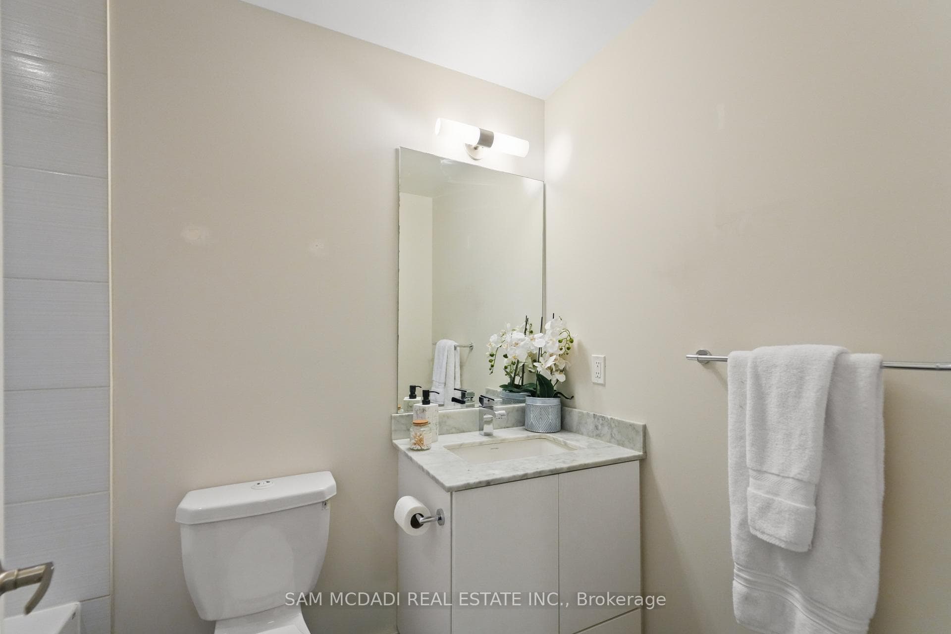 2055 Danforth Avenue Unit 903 photo 17