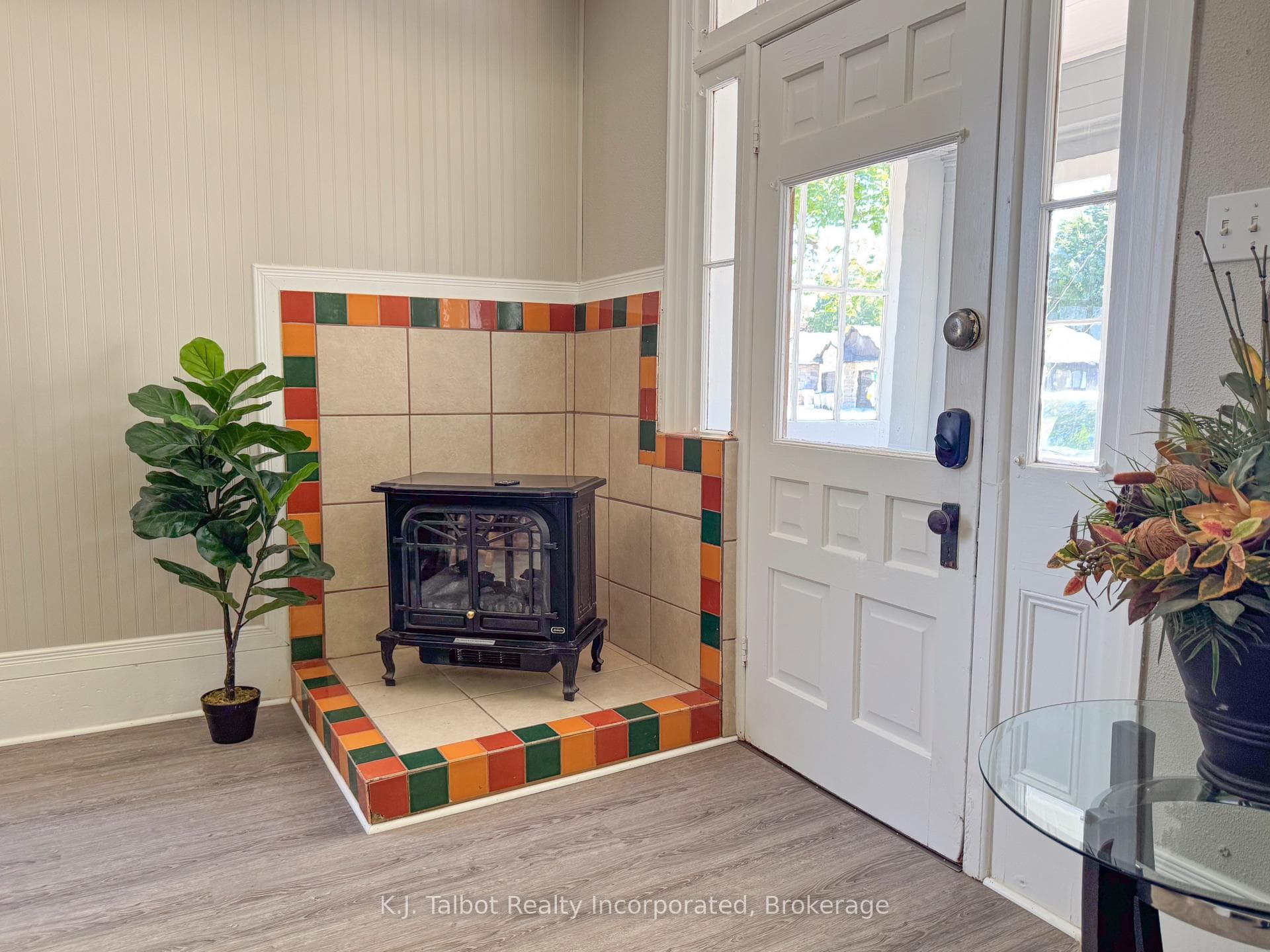 600 Fishleigh Street photo 6