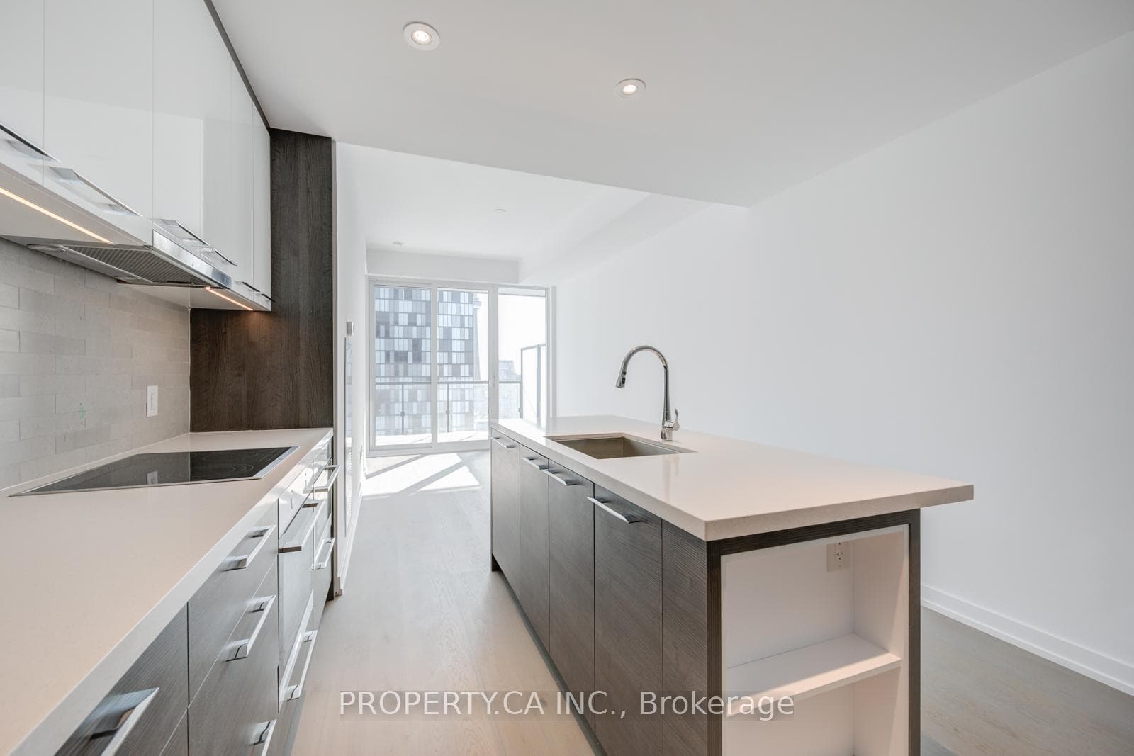 488 University Avenue Unit 2708 photo 23