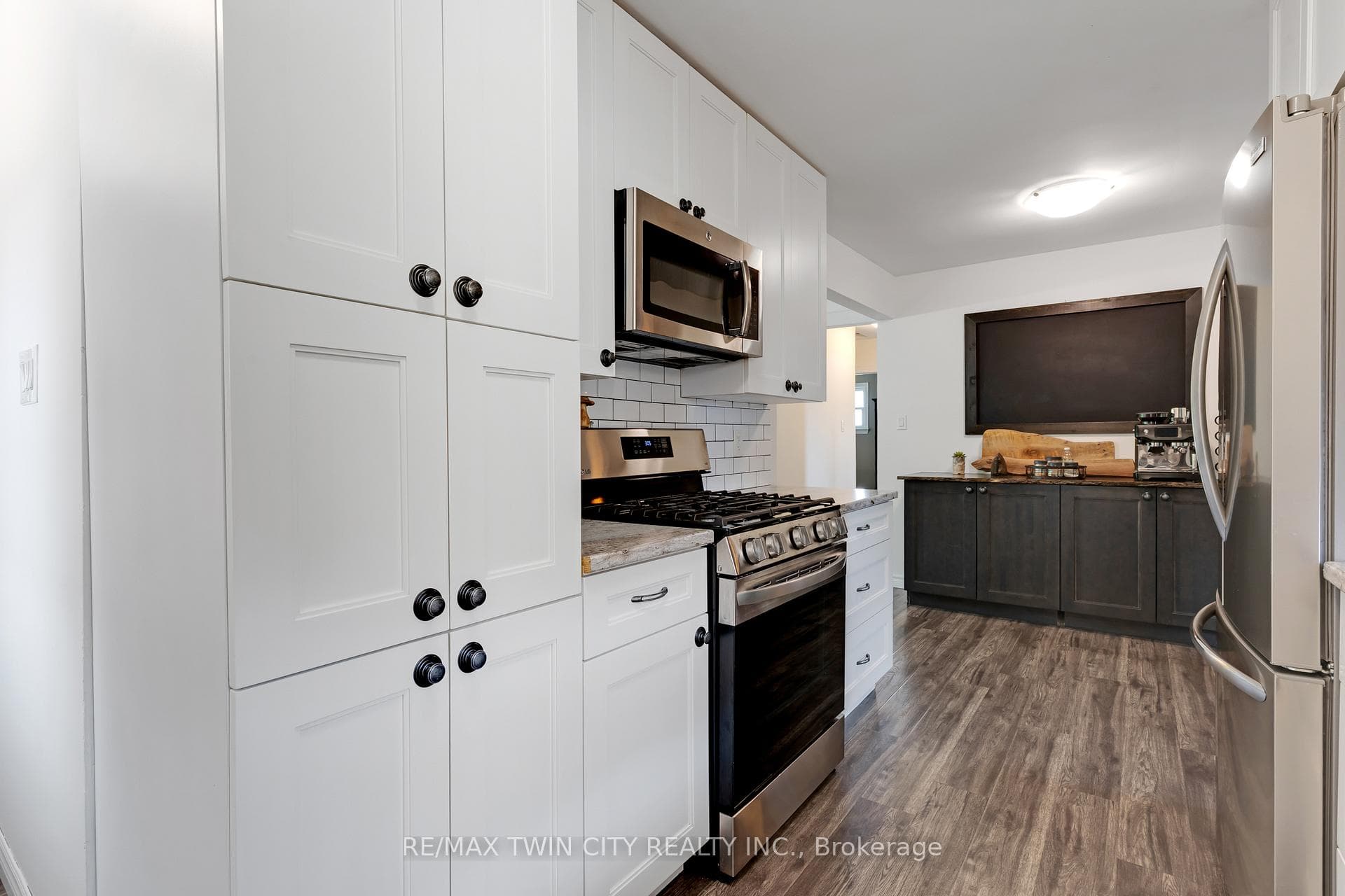 1023 Rose Street photo 9