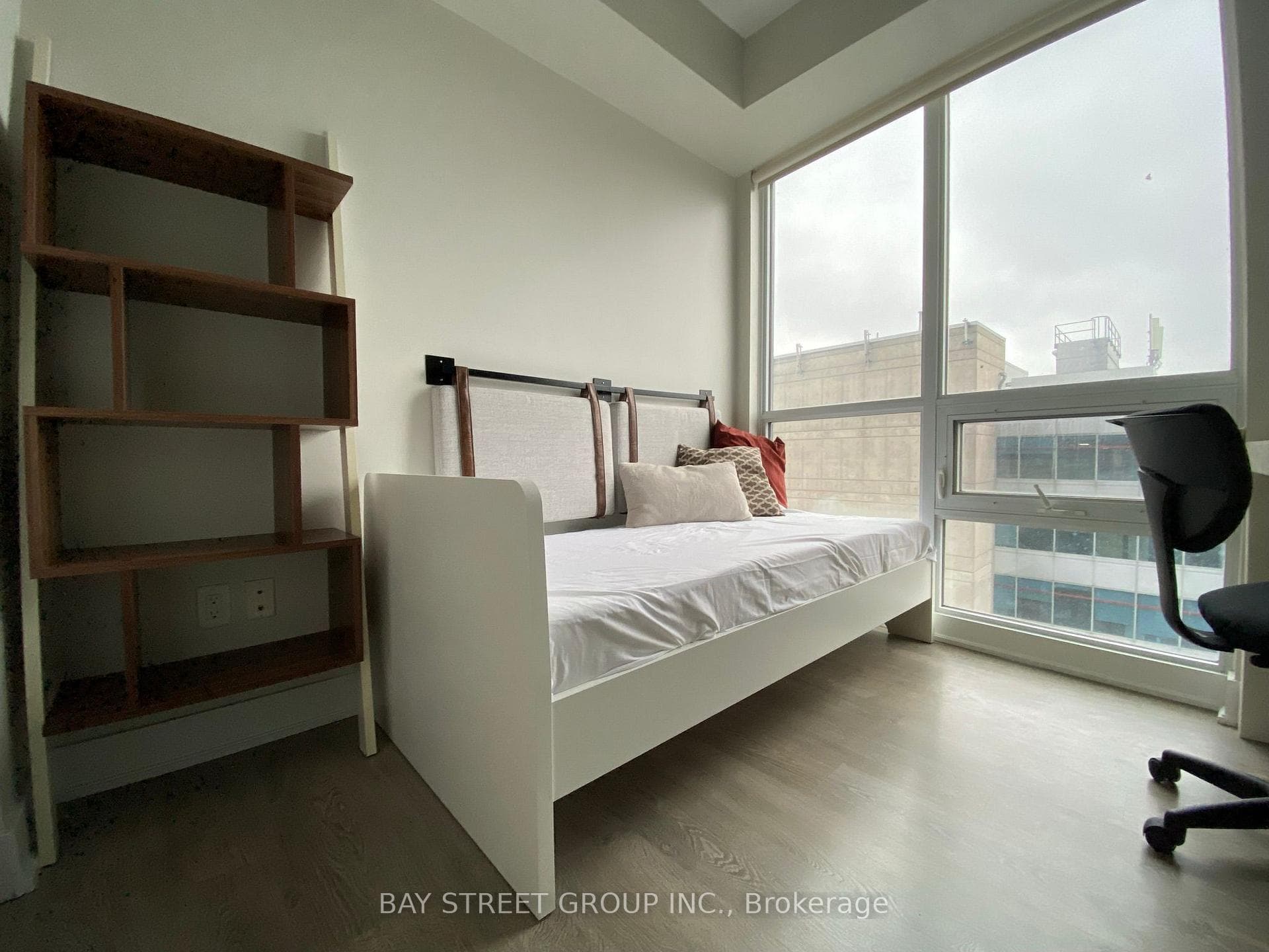 30 Roehampton Avenue Unit 1405 photo 10