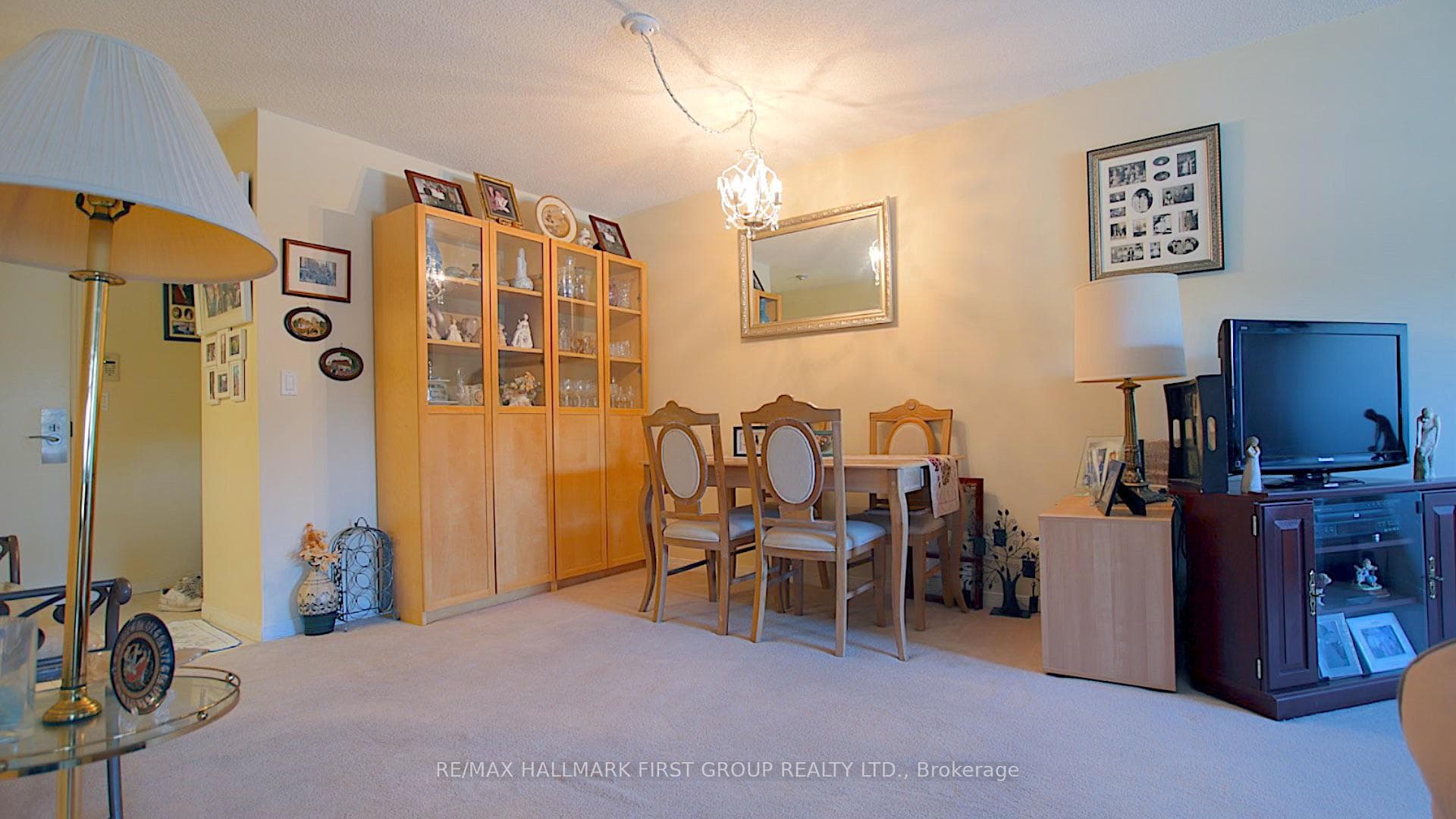 1000 The Esplanade N/A Unit 303 photo 4