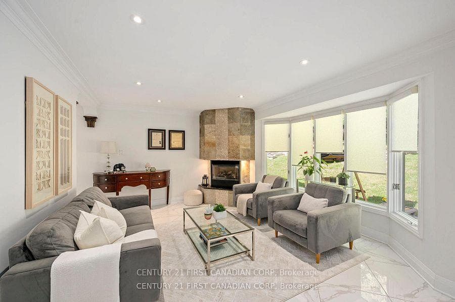 43 Compton Crescent photo 6