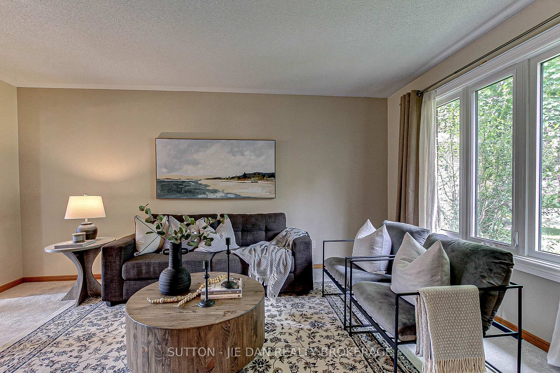 35 Nanette Crescent photo 3