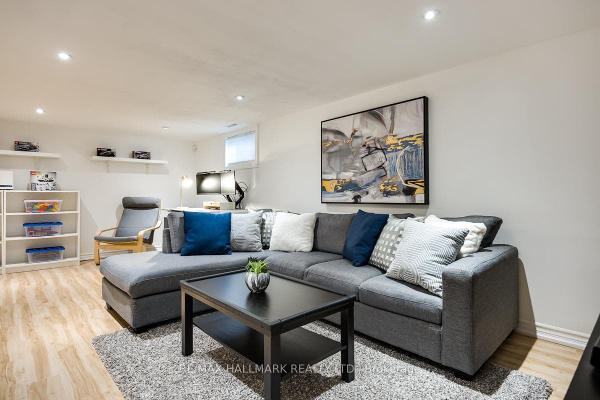 84 Delma Drive photo 27