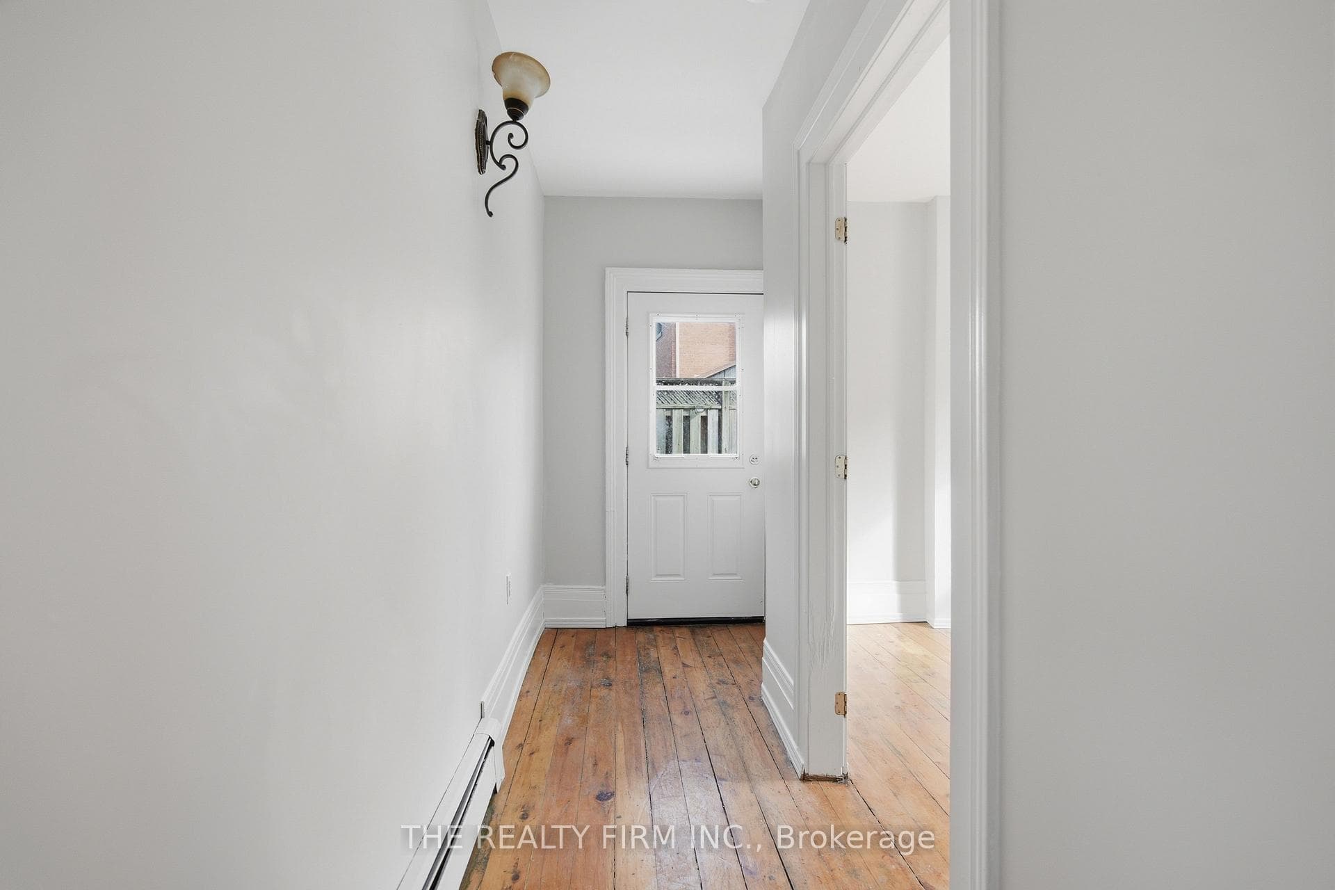 Entrance 2 to rear private deck