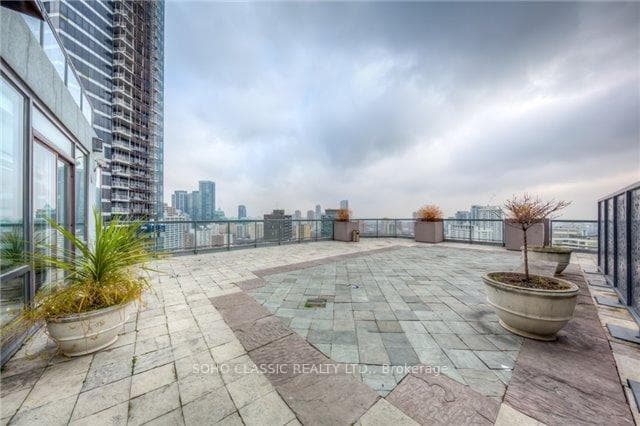 24 Wellesley Street Unit 2805 photo 4