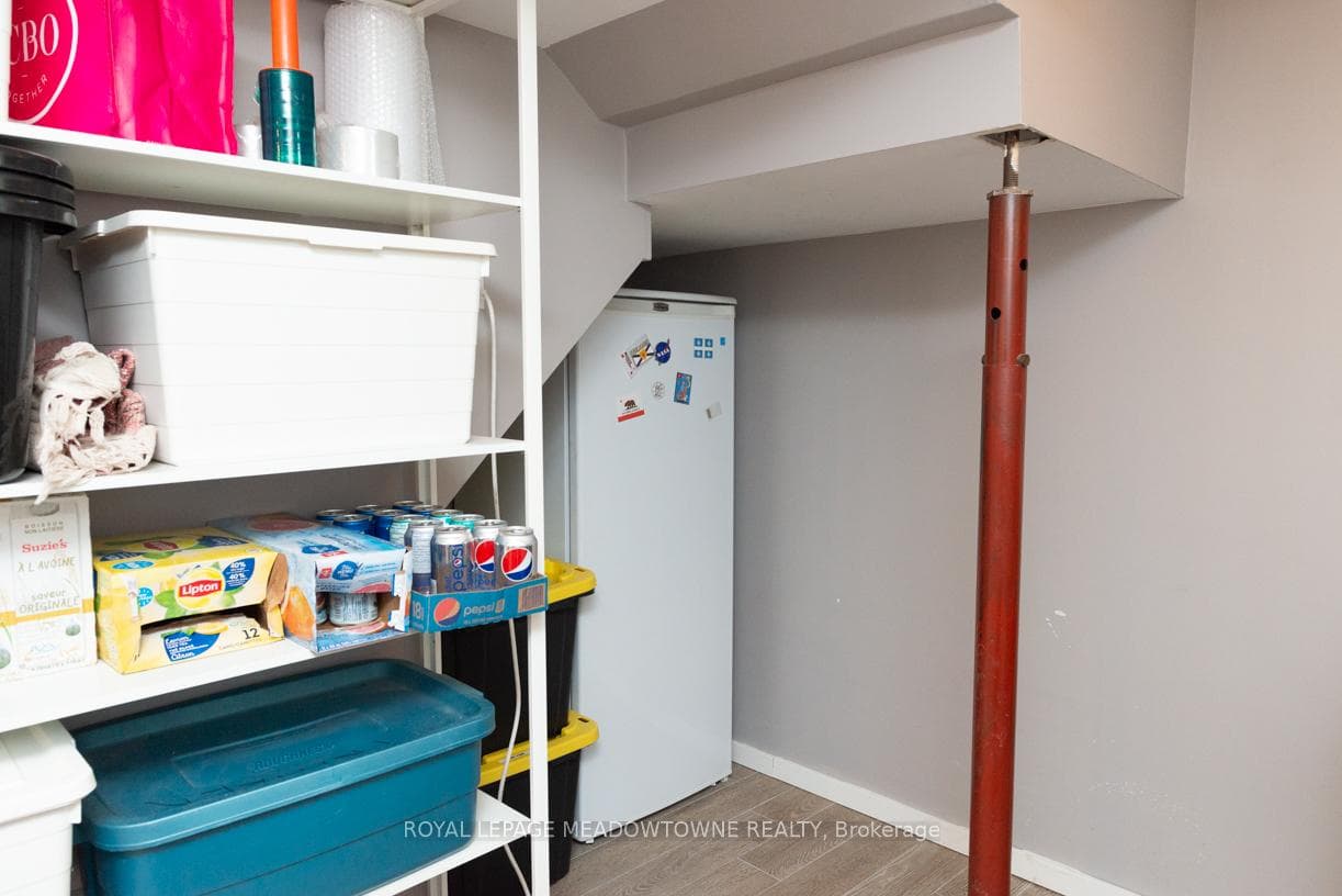 733 Arthur Street photo 27