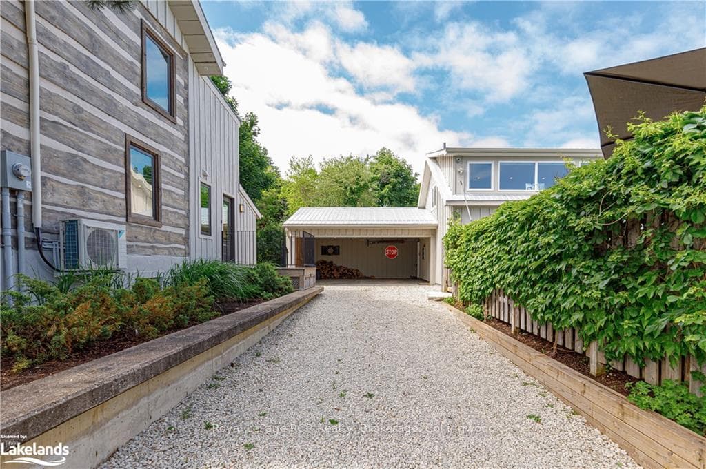 116 LAKESHORE Road photo 29