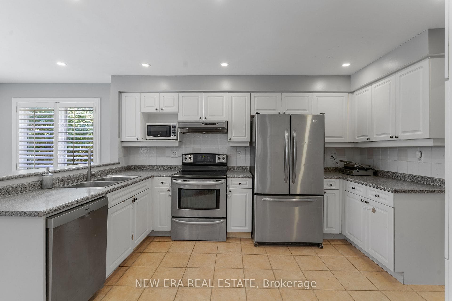 2855 Duncairn Drive photo 5