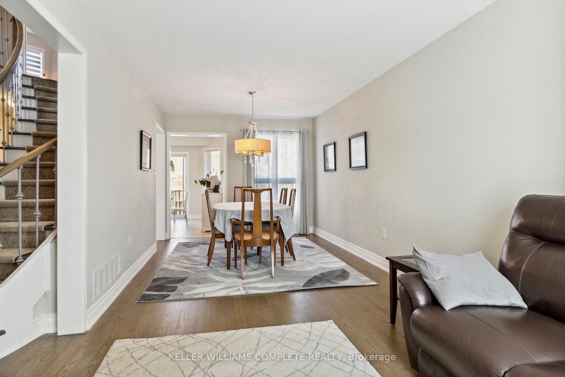 8 Henderson Crescent photo 11