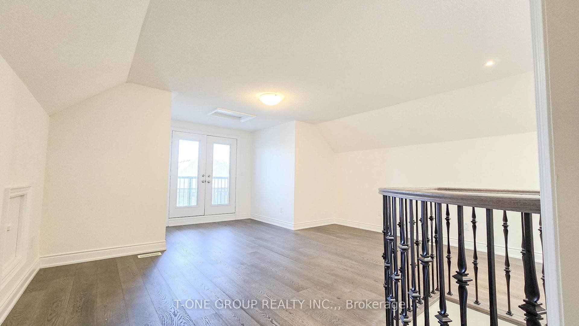 34 Laurier Avenue photo 31