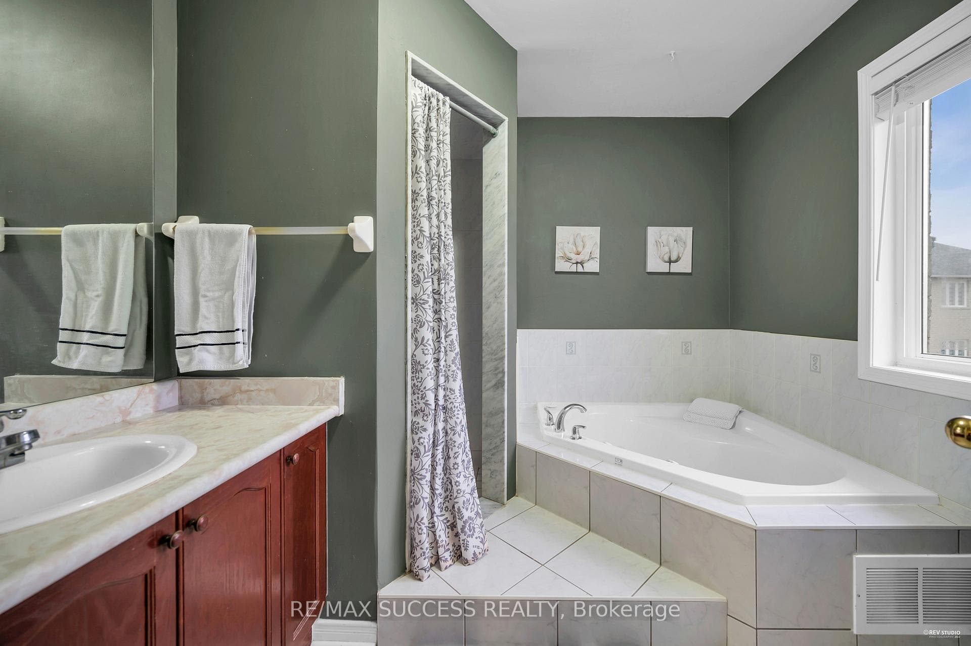 228 Flagstone Way photo 28