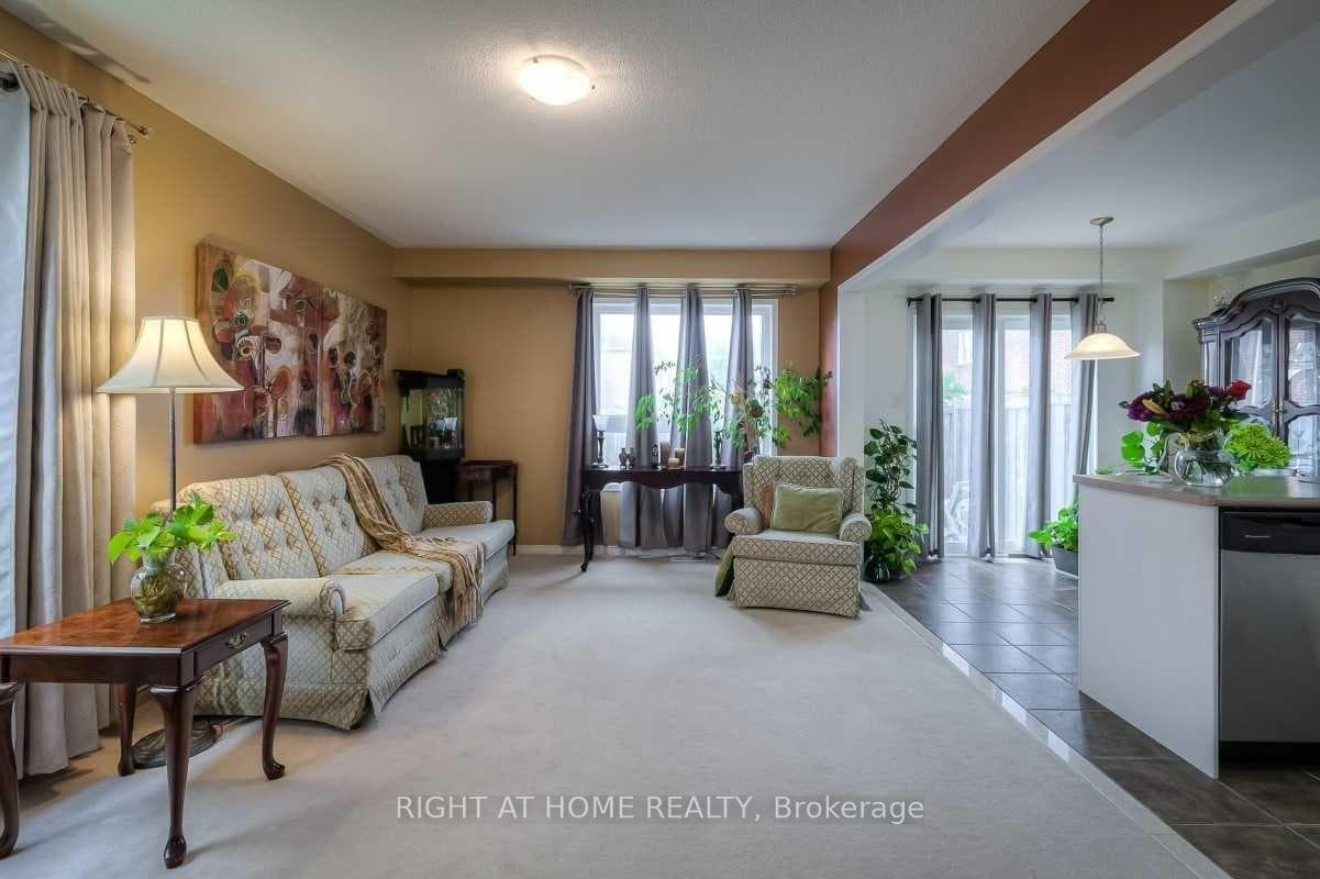 48 Hornsell Circle photo 5
