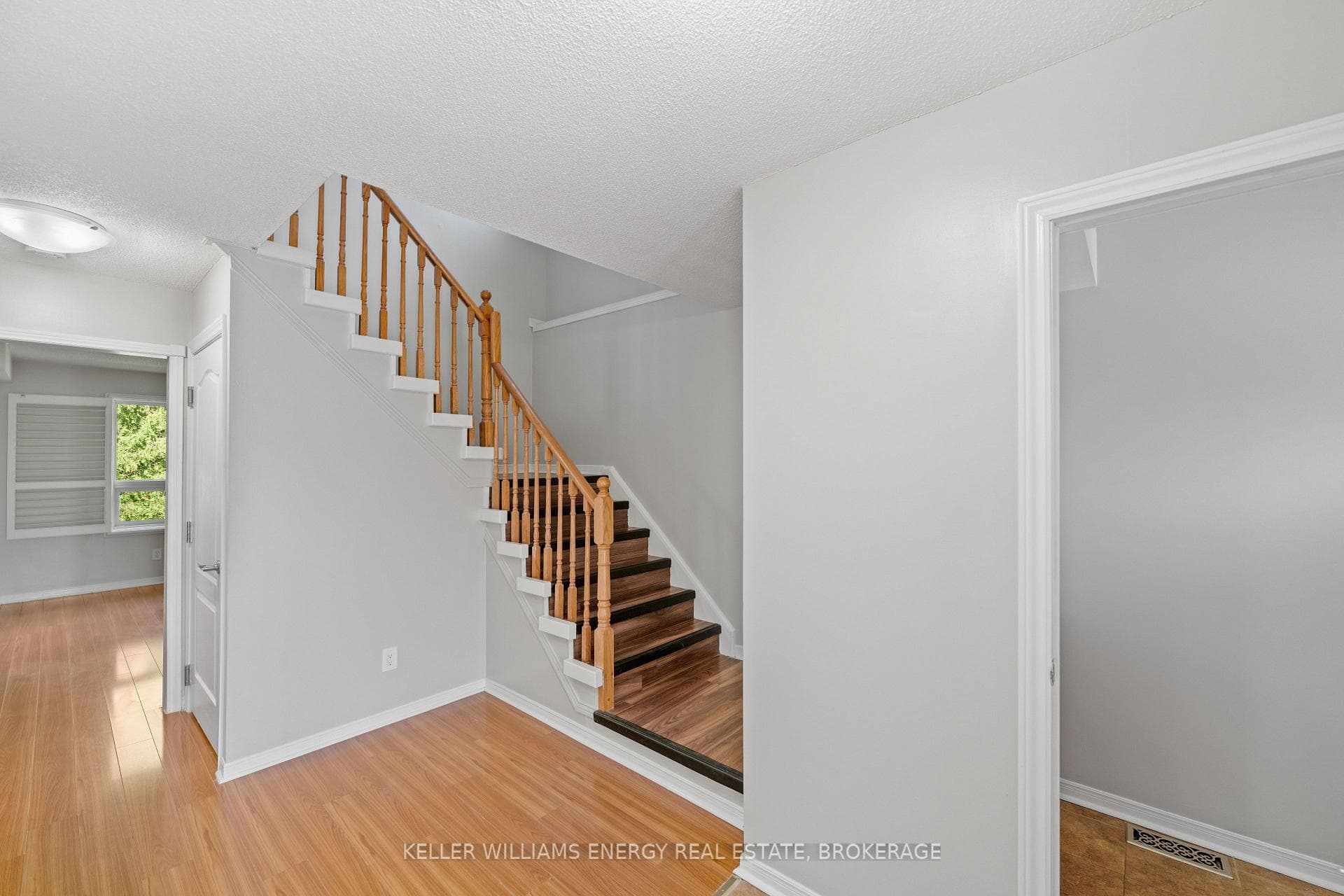 53 Lyndale Crescent photo 15