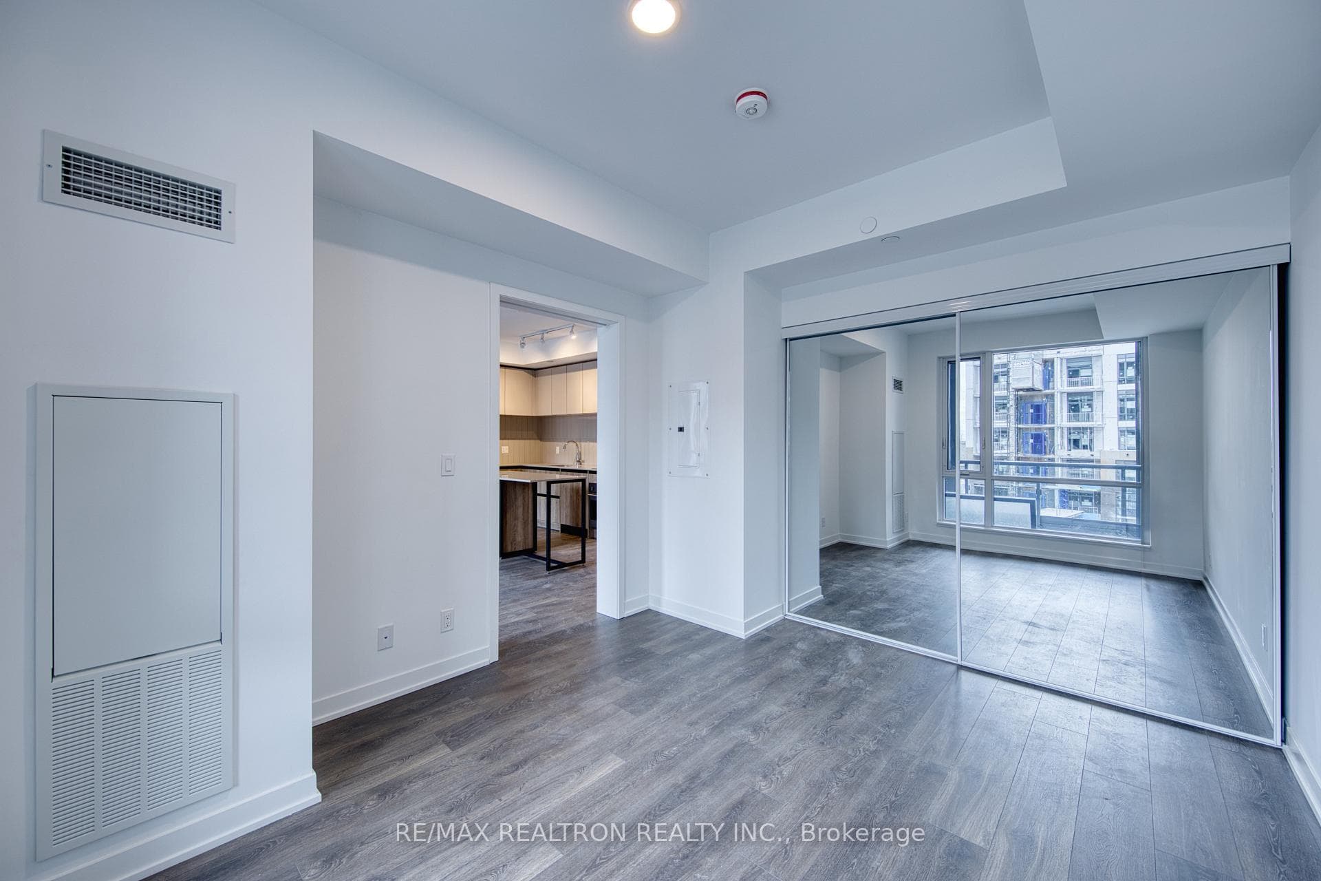 7950 Bathurst Street Unit 430 photo 9