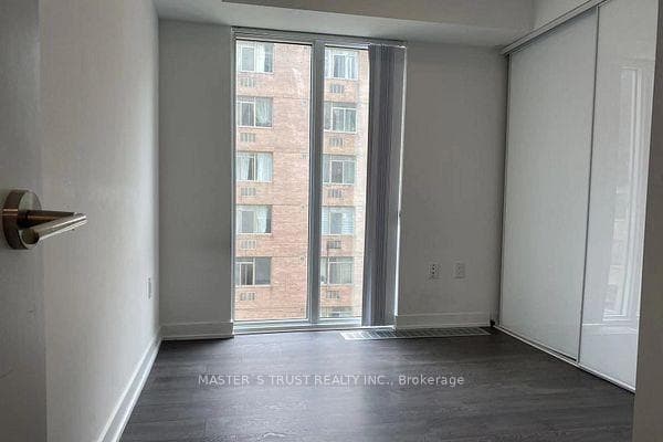 50 Mccaul Street Unit 412 photo 3