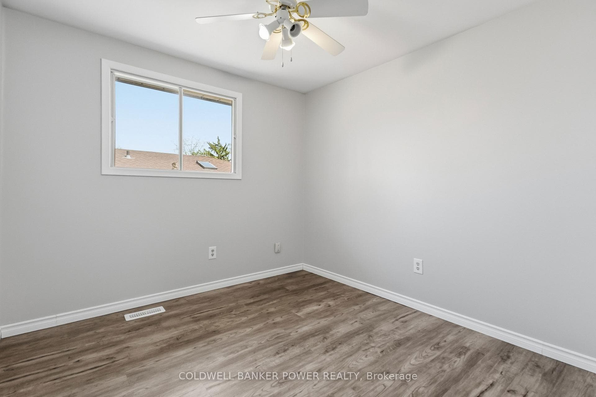 74 Patience Crescent photo 22
