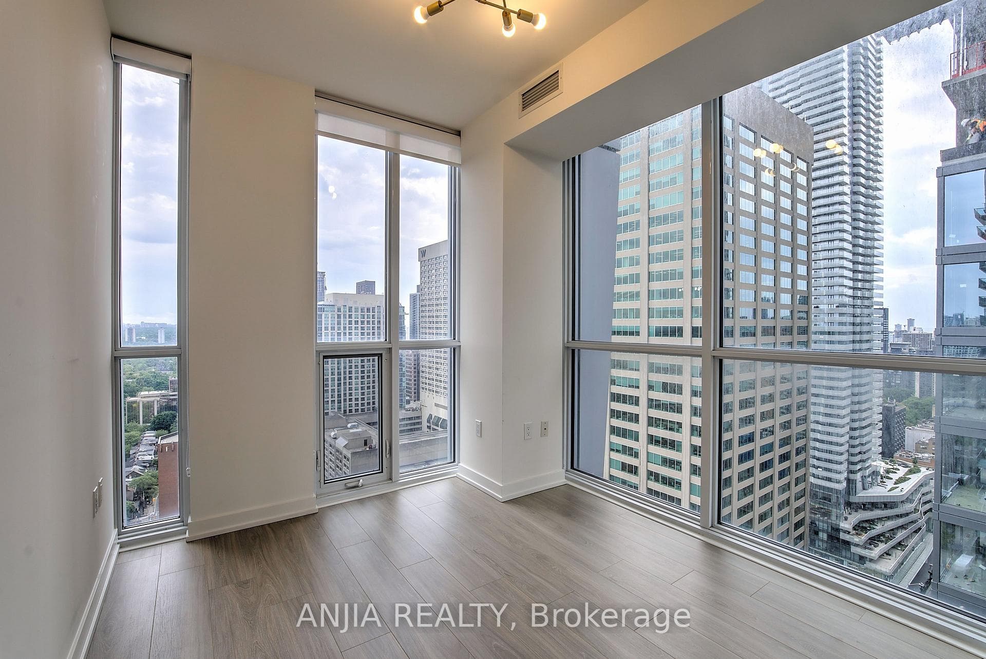 1 Yorkville Avenue Unit 2711 photo 14