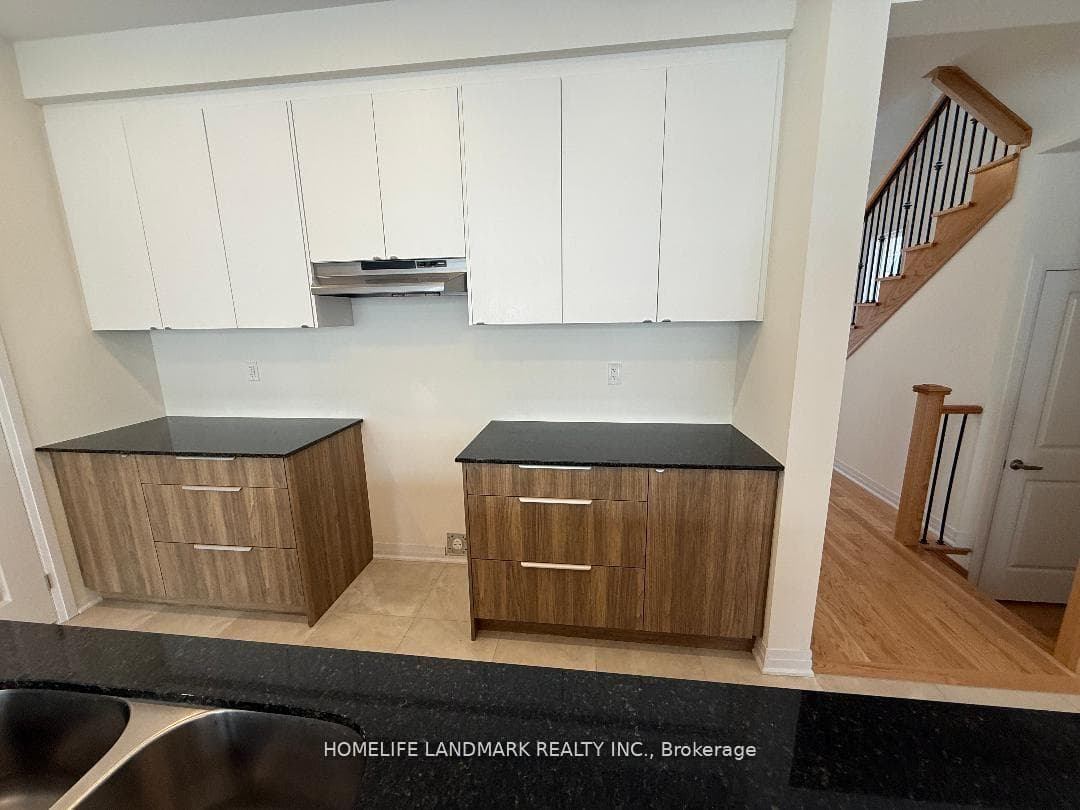 18 Tyler Avenue photo 16