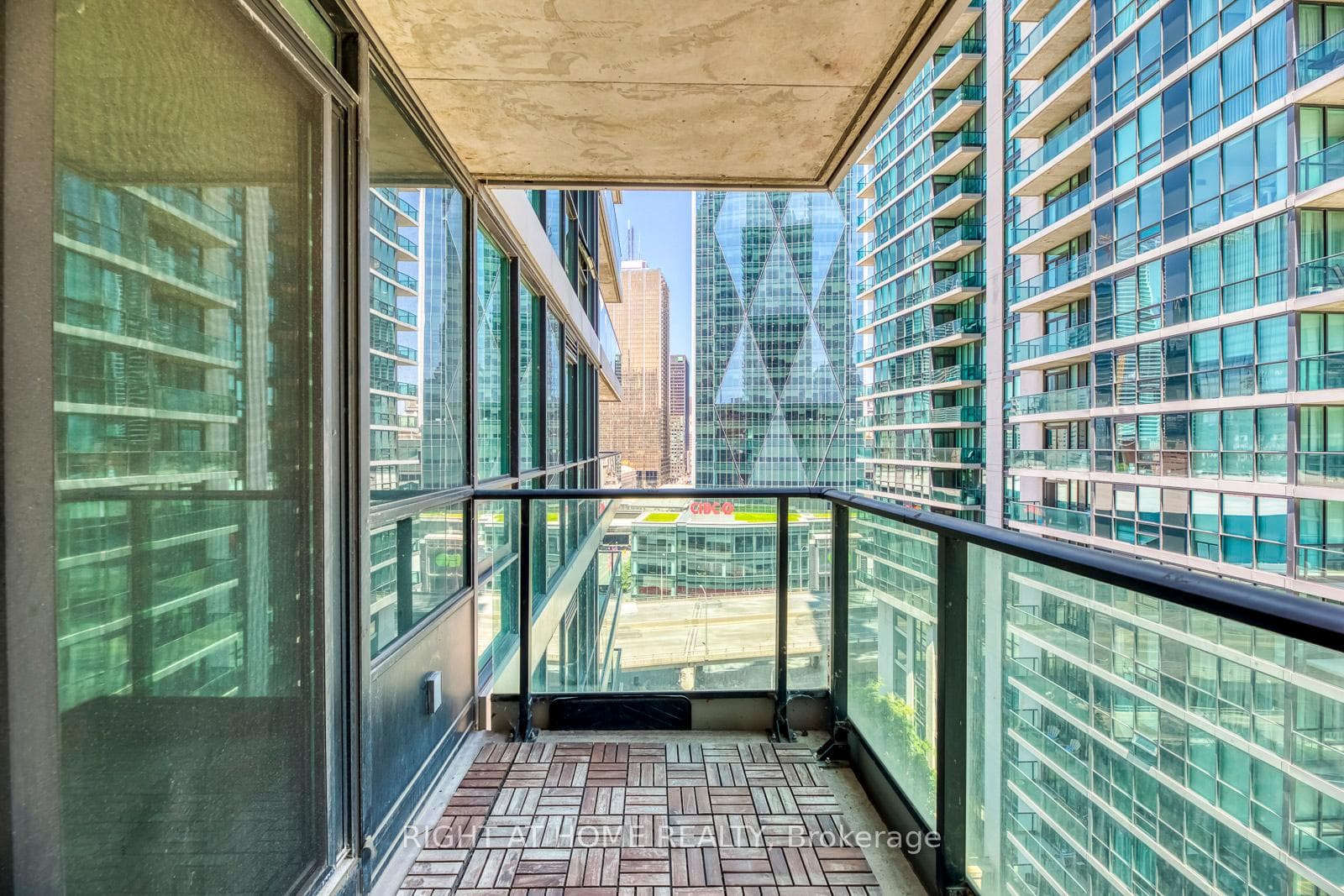 33 Bay Street Unit 1405 photo 14